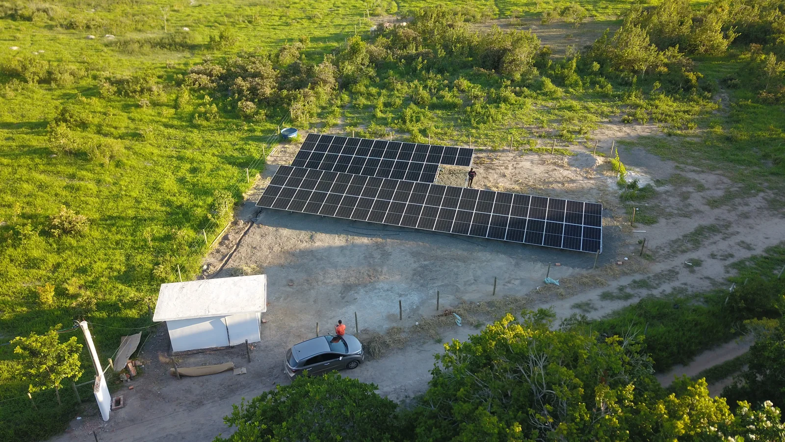 Usina fotovoltaica de solo em área rural na Bahia